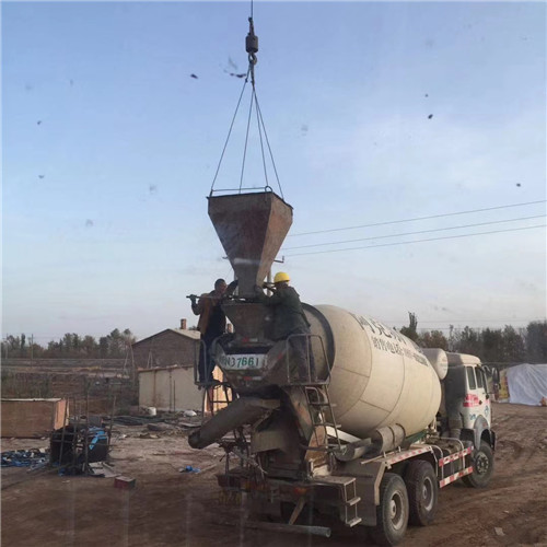 沿河“精准瞄准”—— 吊车的 “定位导航” 技术