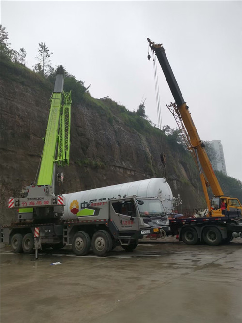 沿河“不怕风雨冻”—— 吊车的 “恶劣环境适应” 技术