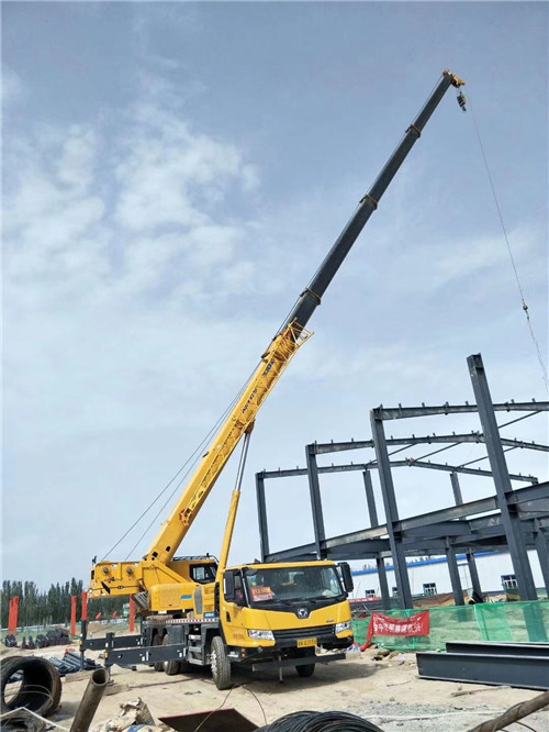 沿河超高层建筑钢结构吊装案例